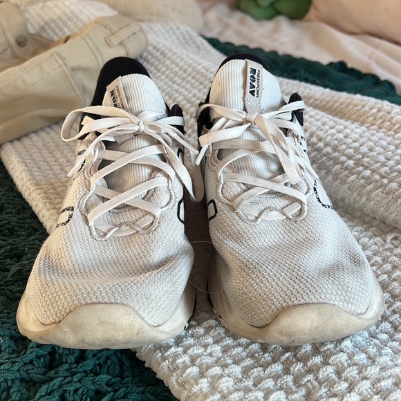 New Balance Running Shoes - Picture 3 of 5